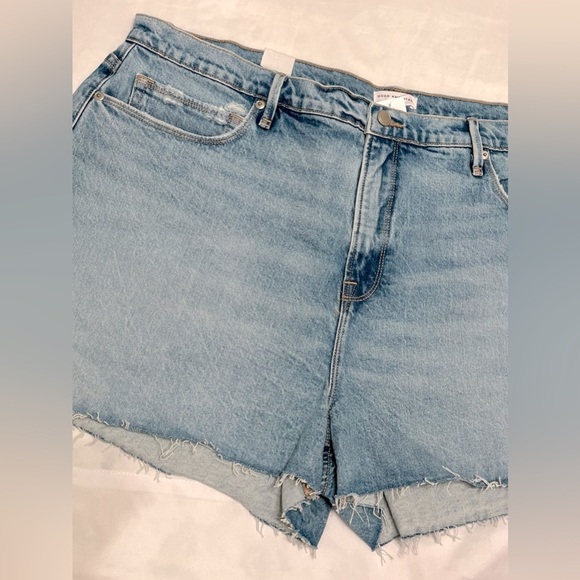 NEW GOOD AMERICAN - High Waist Shorts Plus Size - Picture 11 of 12